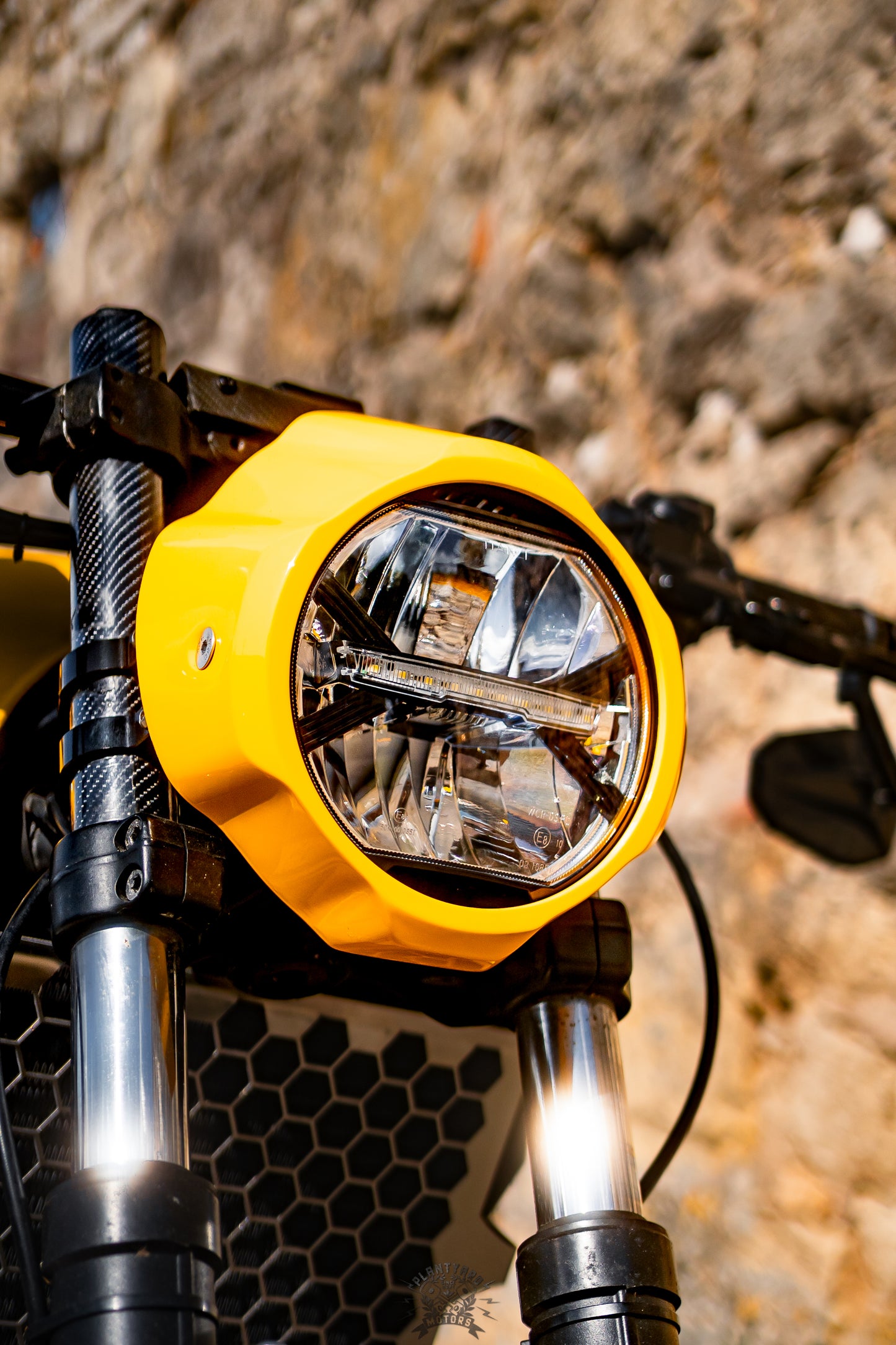 LED Scheinwerfer mit Maske